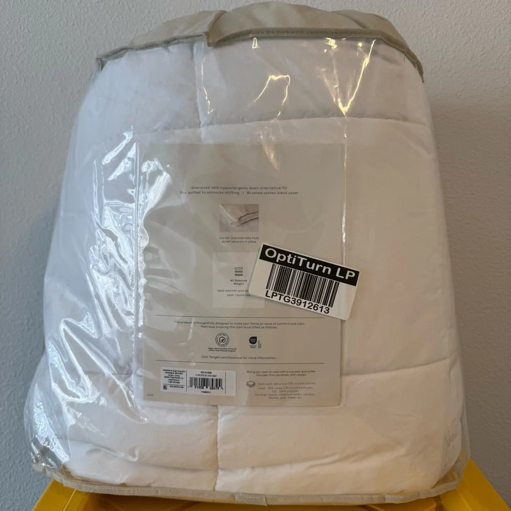 Casaluna Down alternative comforter white new